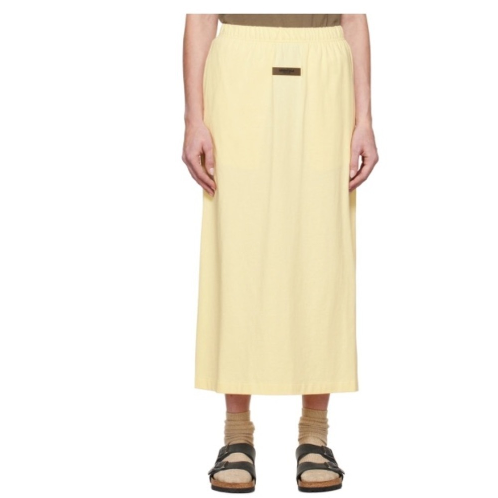 BNWOT FEAR OF GOD ESSENTIALS logo-patch straight skirt size M in light yellow